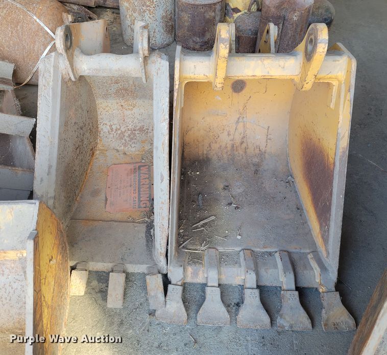 image for item KH9761 (6) backhoe buckets