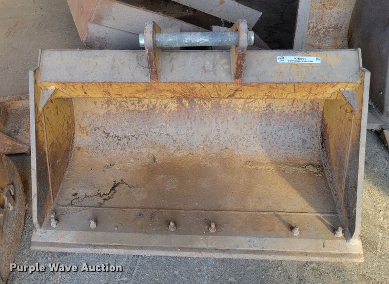 image for item KH9761 (6) backhoe buckets