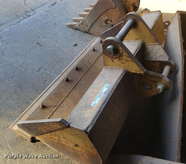 image for item KH9761 (6) backhoe buckets