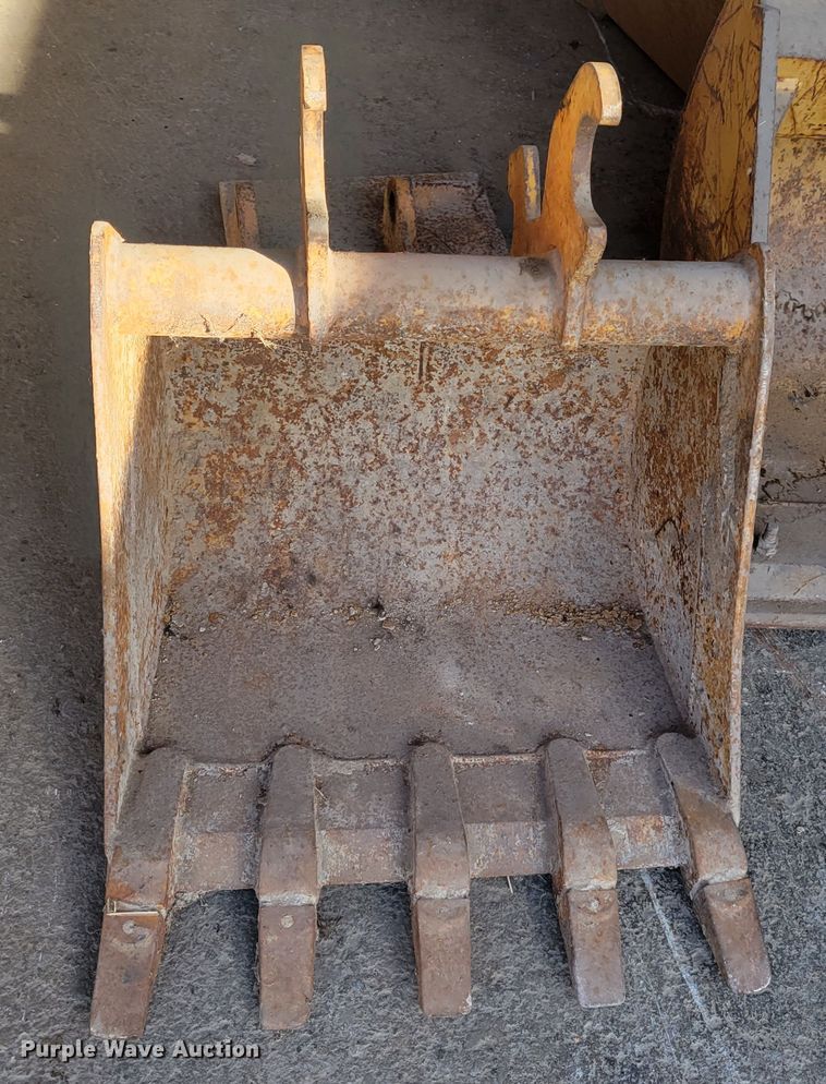 image for item KH9761 (6) backhoe buckets