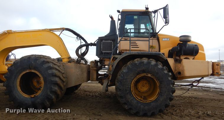 image for item MX9792 2004 Bell 4206D  4WD scraper tractor