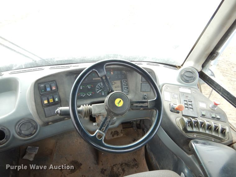 image for item MX9792 2004 Bell 4206D  4WD scraper tractor