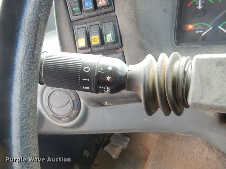 image for item MX9792 2004 Bell 4206D  4WD scraper tractor