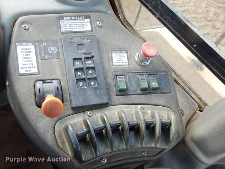 image for item MX9792 2004 Bell 4206D  4WD scraper tractor