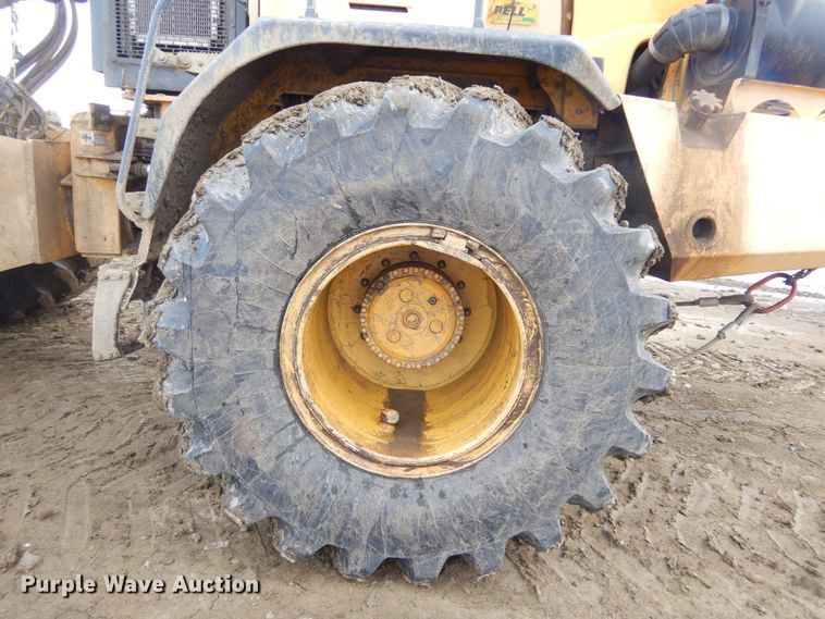 image for item MX9792 2004 Bell 4206D  4WD scraper tractor