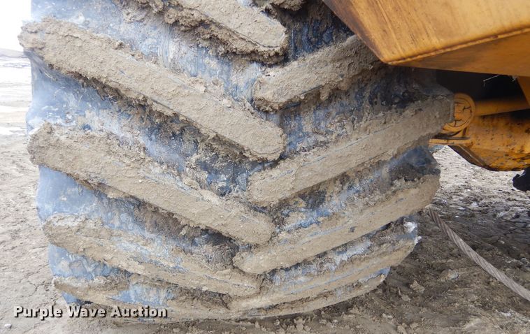 image for item MX9792 2004 Bell 4206D  4WD scraper tractor