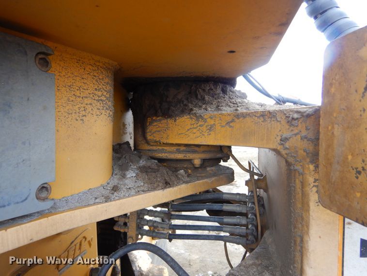 image for item MX9795 2004 Bell 4206D  4WD scraper tractor