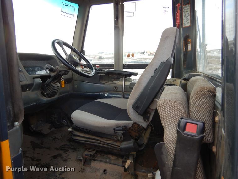 image for item MX9795 2004 Bell 4206D  4WD scraper tractor