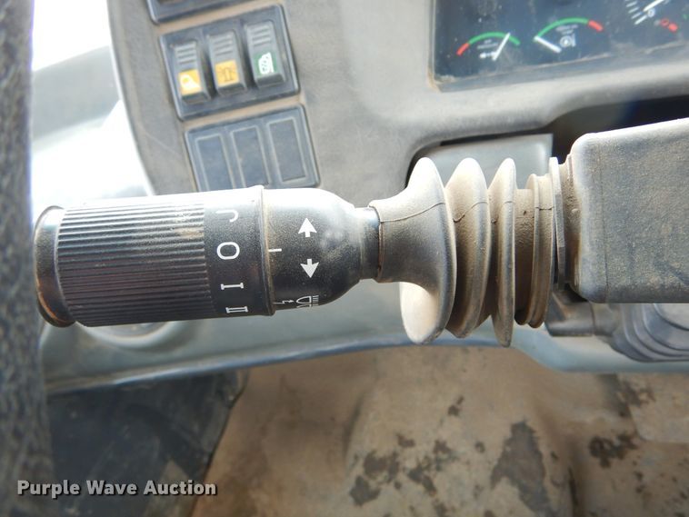 image for item MX9795 2004 Bell 4206D  4WD scraper tractor