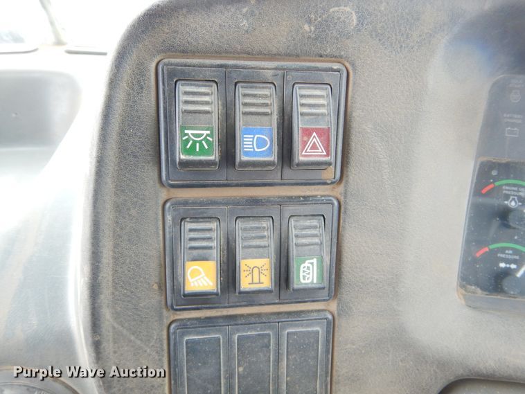 image for item MX9795 2004 Bell 4206D  4WD scraper tractor