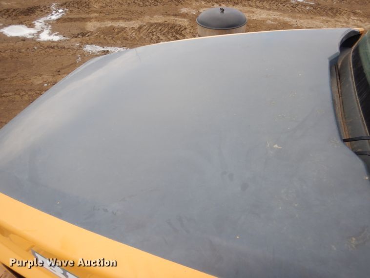 image for item MX9795 2004 Bell 4206D  4WD scraper tractor