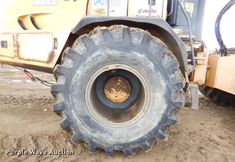 image for item MX9795 2004 Bell 4206D  4WD scraper tractor