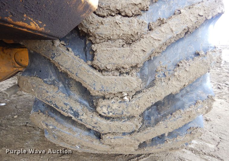 image for item MX9795 2004 Bell 4206D  4WD scraper tractor