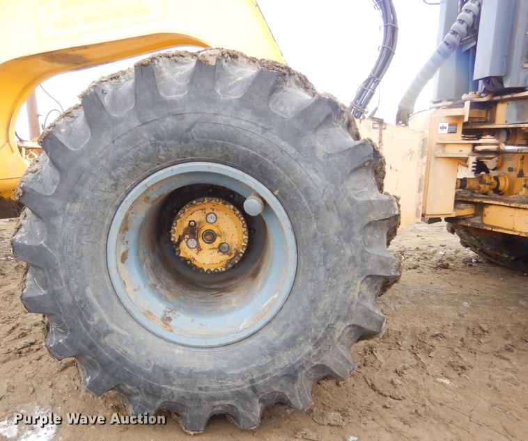 image for item MX9795 2004 Bell 4206D  4WD scraper tractor