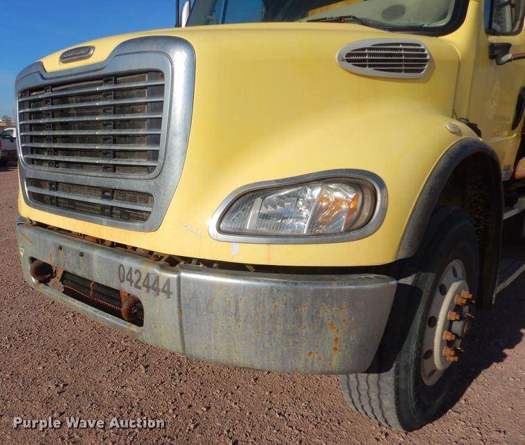 image for item MX9800 2007 Freightliner Business Class M2  dump truck