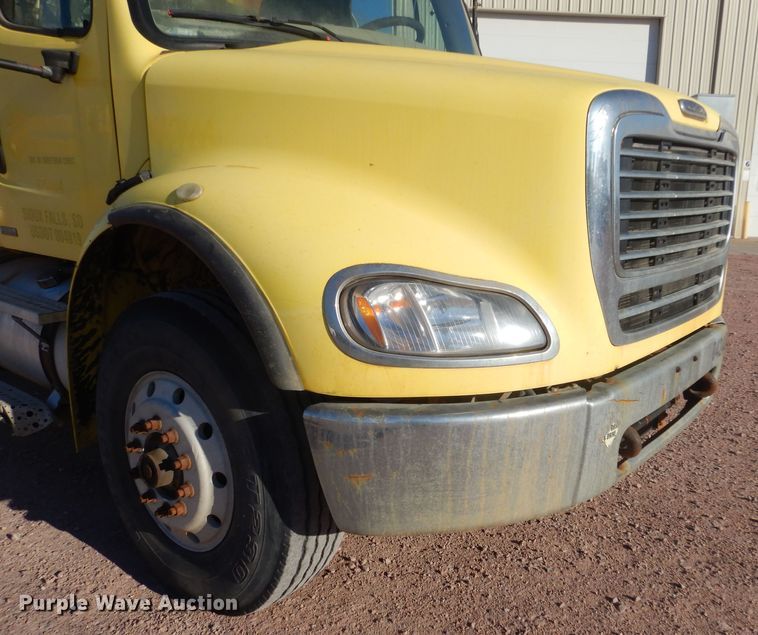 image for item MX9800 2007 Freightliner Business Class M2  dump truck