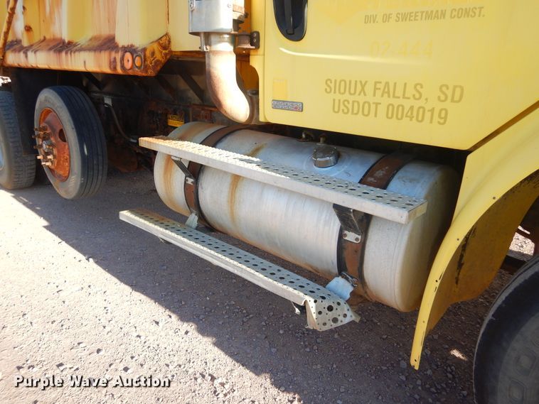 image for item MX9800 2007 Freightliner Business Class M2  dump truck