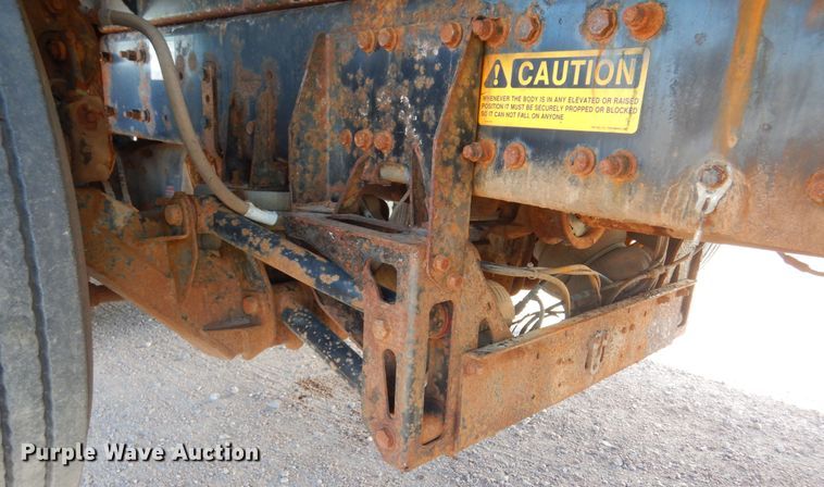 image for item MX9800 2007 Freightliner Business Class M2  dump truck