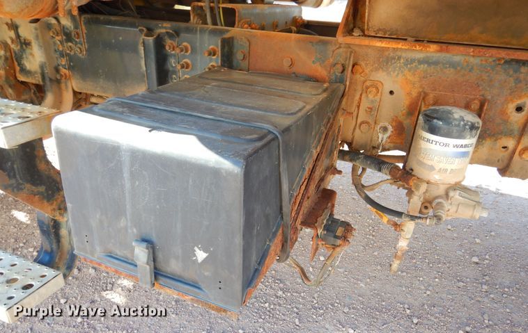 image for item MX9800 2007 Freightliner Business Class M2  dump truck