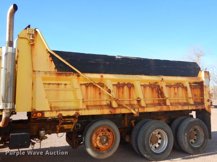 image for item MX9800 2007 Freightliner Business Class M2  dump truck