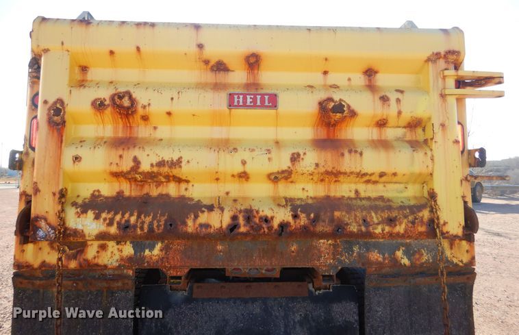 image for item MX9800 2007 Freightliner Business Class M2  dump truck