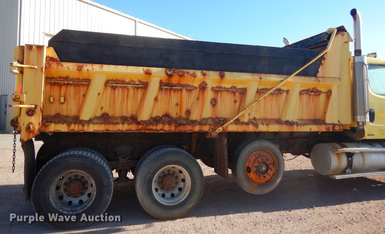 image for item MX9800 2007 Freightliner Business Class M2  dump truck