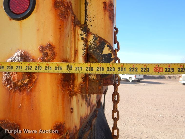 image for item MX9800 2007 Freightliner Business Class M2  dump truck