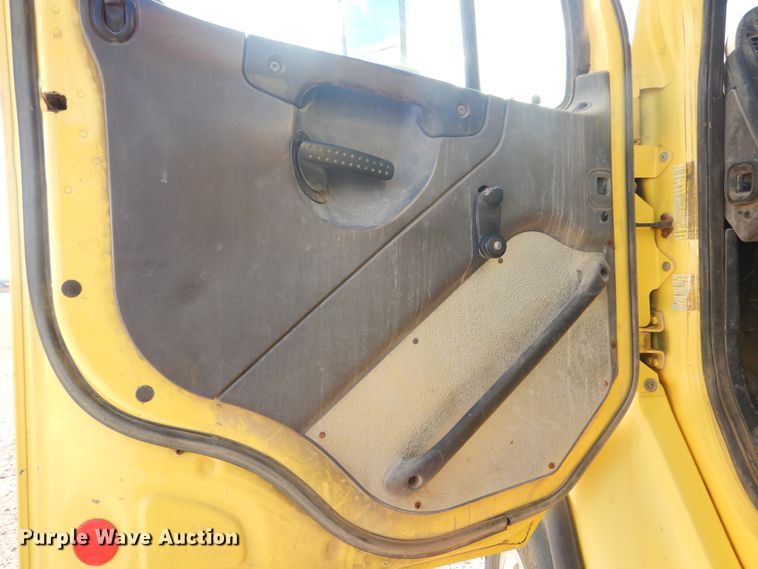 image for item MX9800 2007 Freightliner Business Class M2  dump truck