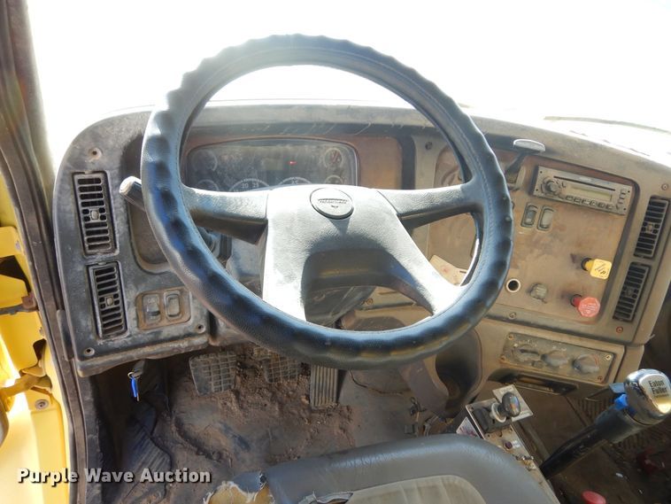 image for item MX9800 2007 Freightliner Business Class M2  dump truck