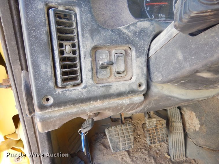 image for item MX9800 2007 Freightliner Business Class M2  dump truck