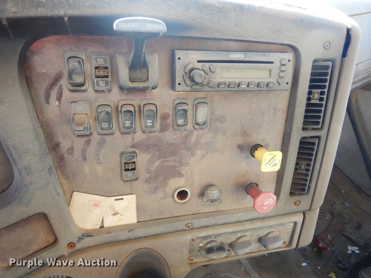 image for item MX9800 2007 Freightliner Business Class M2  dump truck