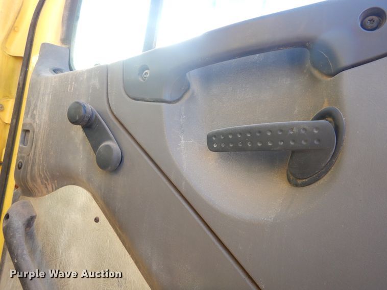 image for item MX9800 2007 Freightliner Business Class M2  dump truck