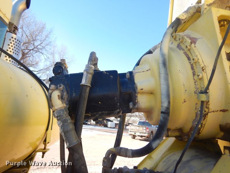 image for item MX9801 2004 Kenworth W900  ready mix truck