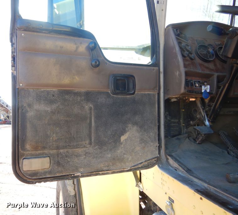 image for item MX9801 2004 Kenworth W900  ready mix truck