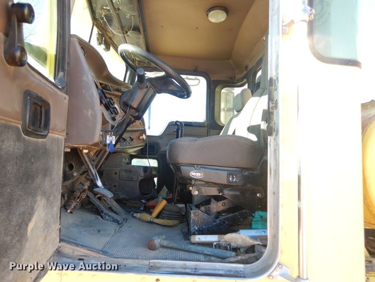 image for item MX9801 2004 Kenworth W900  ready mix truck