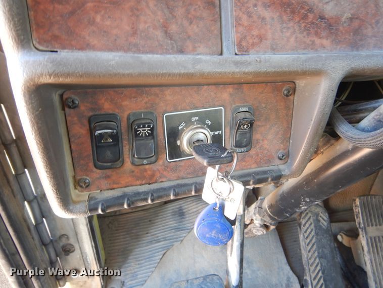 image for item MX9801 2004 Kenworth W900  ready mix truck