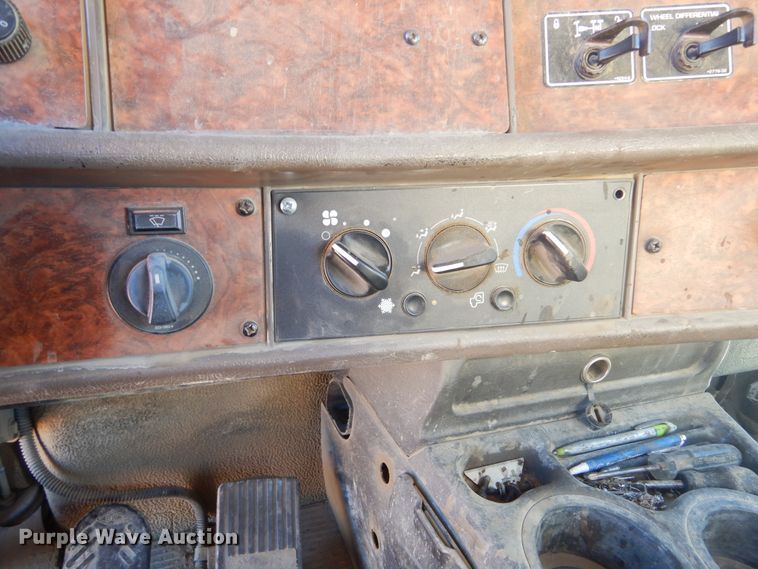 image for item MX9801 2004 Kenworth W900  ready mix truck