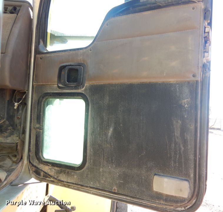 image for item MX9801 2004 Kenworth W900  ready mix truck