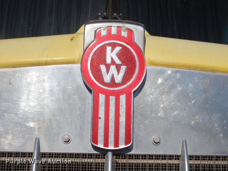 image for item MX9801 2004 Kenworth W900  ready mix truck