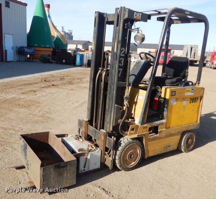 image for item MX9816 Caterpillar M40D  forklift