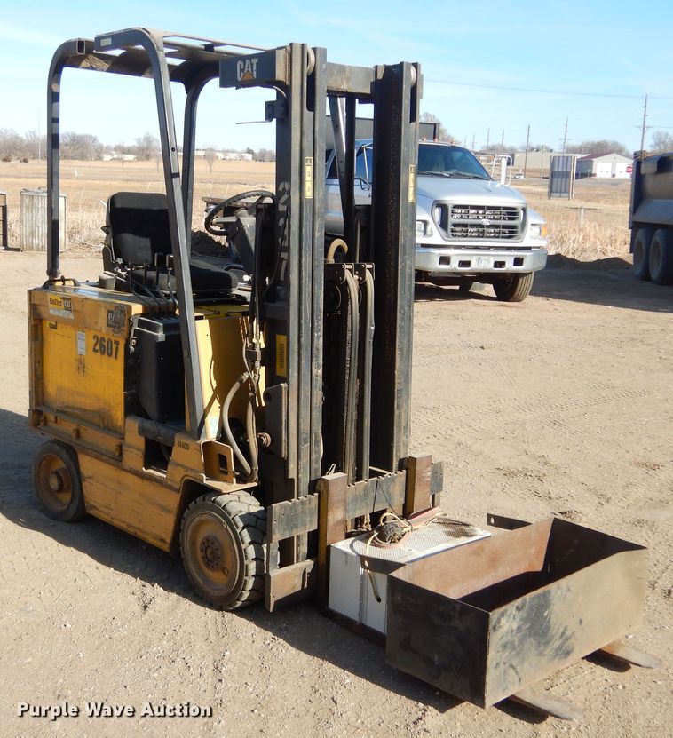 image for item MX9816 Caterpillar M40D  forklift