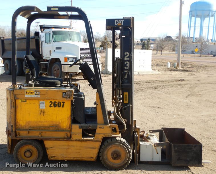 image for item MX9816 Caterpillar M40D  forklift