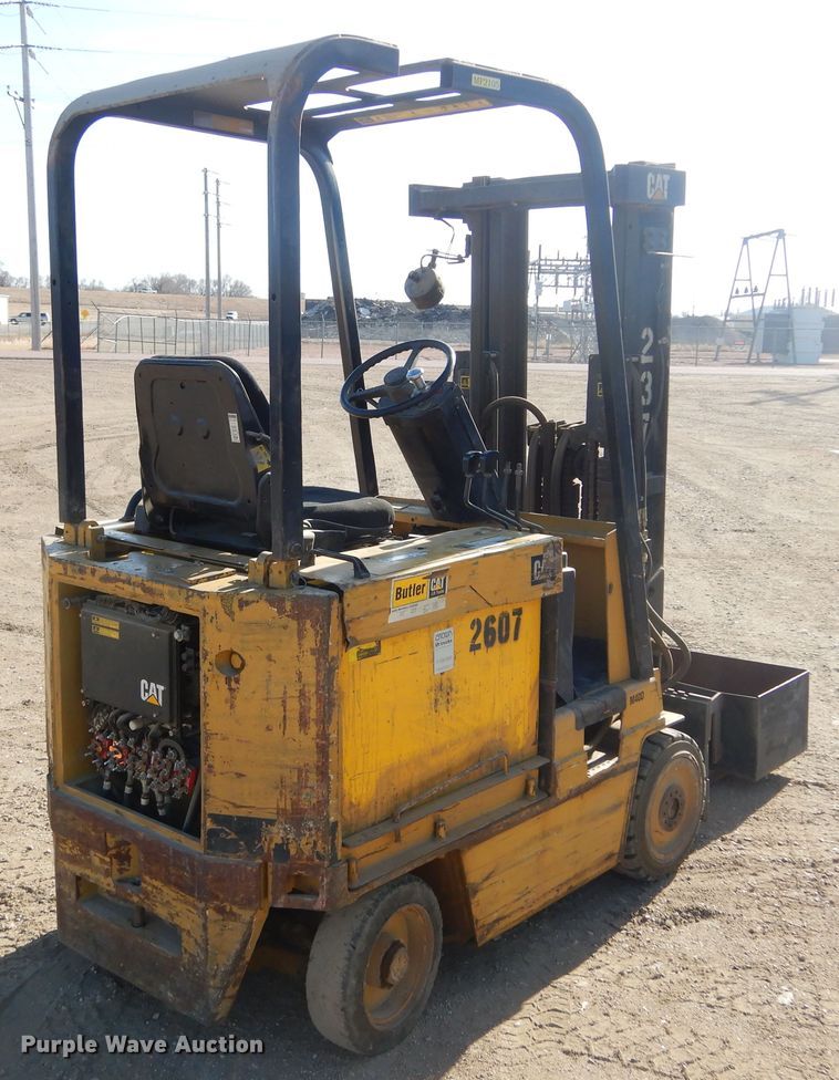 image for item MX9816 Caterpillar M40D  forklift