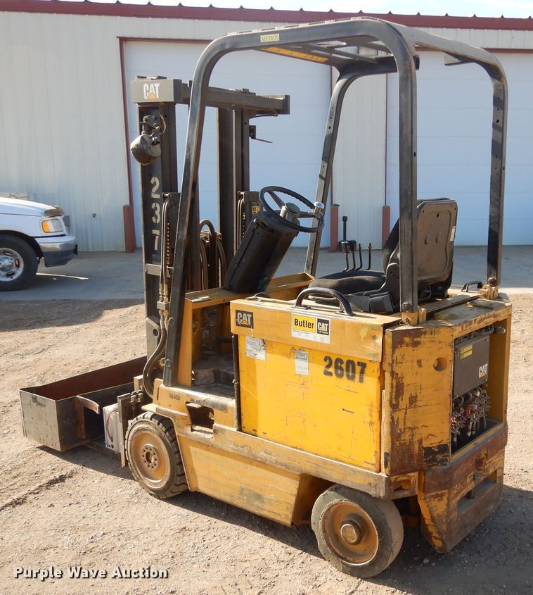 image for item MX9816 Caterpillar M40D  forklift