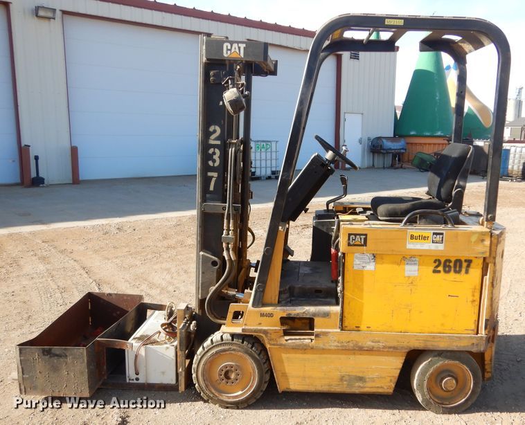 image for item MX9816 Caterpillar M40D  forklift