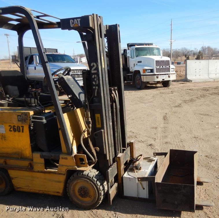 image for item MX9816 Caterpillar M40D  forklift