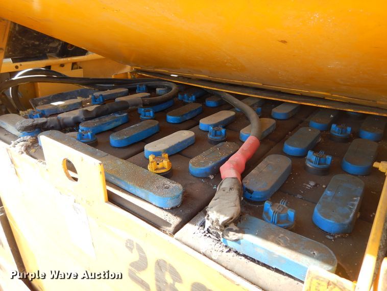 image for item MX9816 Caterpillar M40D  forklift