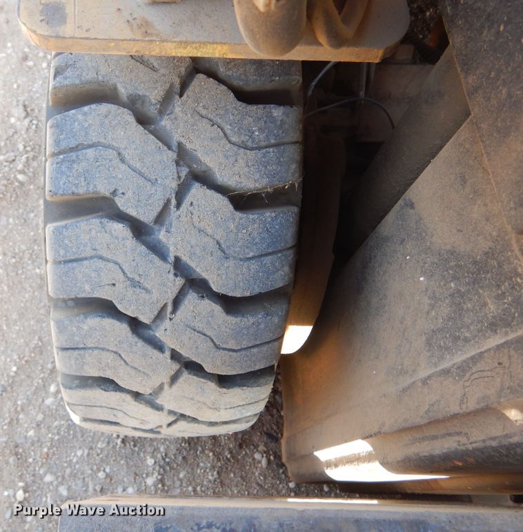 image for item MX9816 Caterpillar M40D  forklift