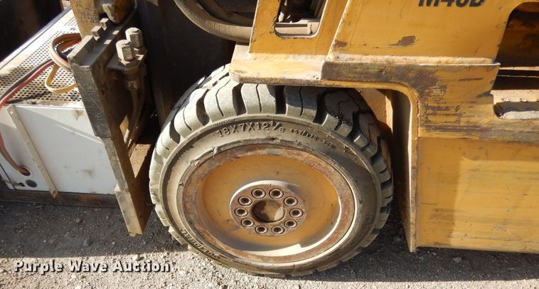 image for item MX9816 Caterpillar M40D  forklift