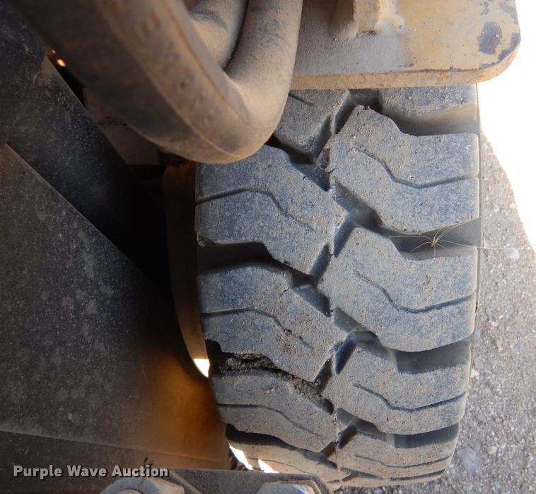 image for item MX9816 Caterpillar M40D  forklift